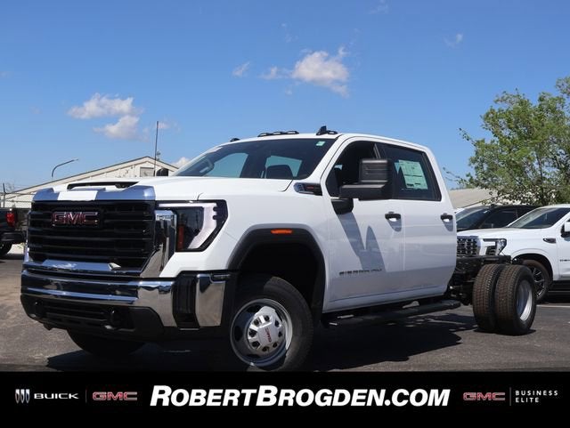 2026 GMC Sierra 3500 HD Chassis Cab Pro