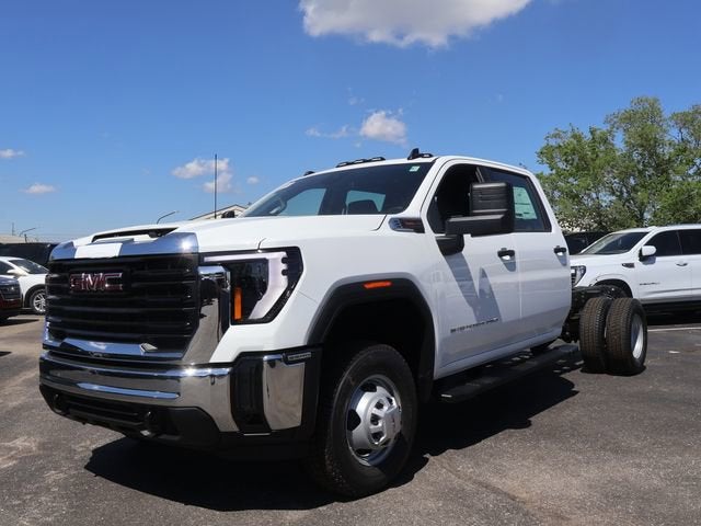 2026 GMC Sierra 3500 HD Chassis Cab Pro