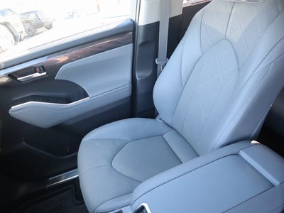 2024 Toyota Highlander LE