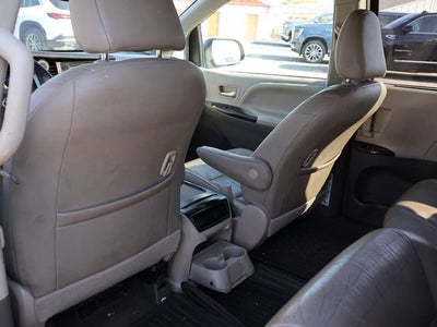 2017 Toyota Sienna XLE Auto Access Seat