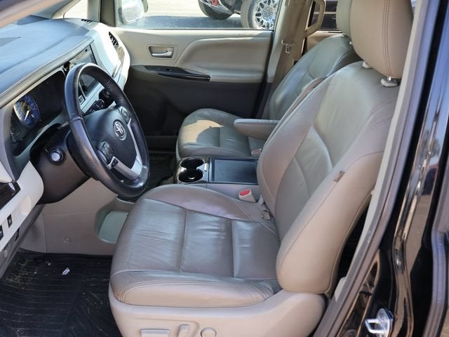 2017 Toyota Sienna XLE Auto Access Seat