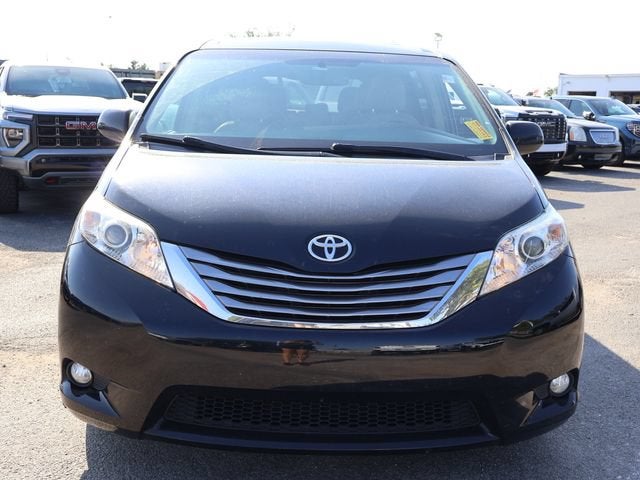 2017 Toyota Sienna XLE Auto Access Seat