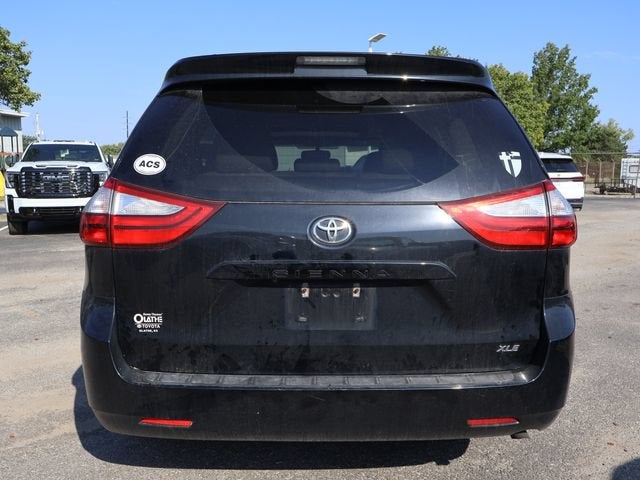 2017 Toyota Sienna XLE Auto Access Seat