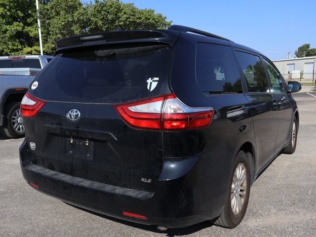 2017 Toyota Sienna XLE Auto Access Seat