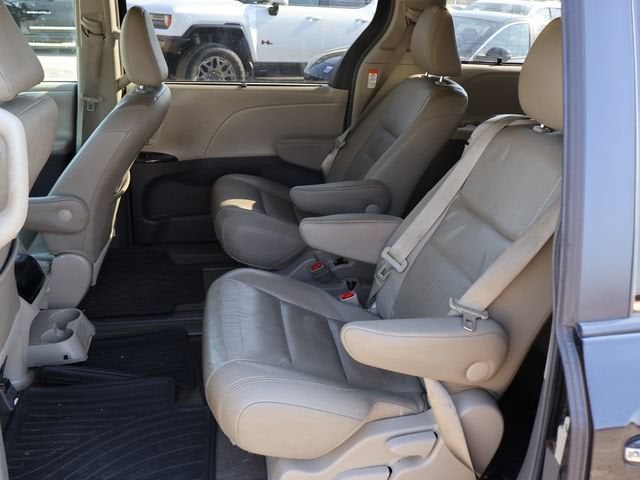 2017 Toyota Sienna XLE Auto Access Seat