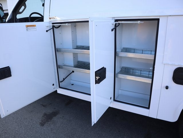 2025 GMC Savana Cutaway 3500 1WT