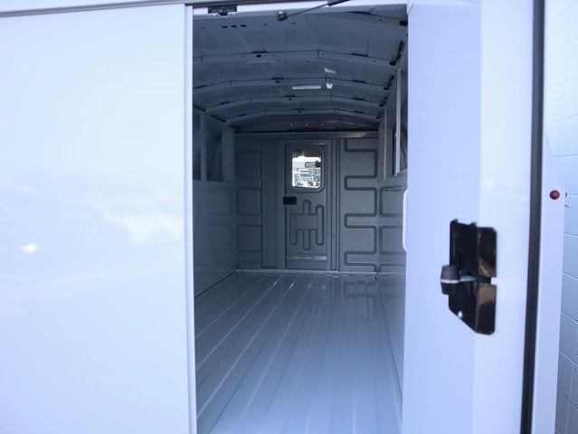 2025 GMC Savana Cutaway 3500 1WT