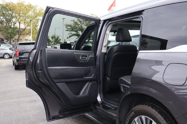 2025 INFINITI QX80 LUXE