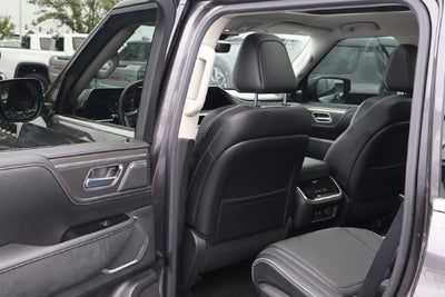 2025 INFINITI QX80 LUXE