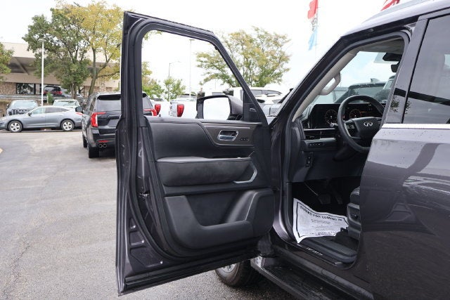 2025 INFINITI QX80 LUXE
