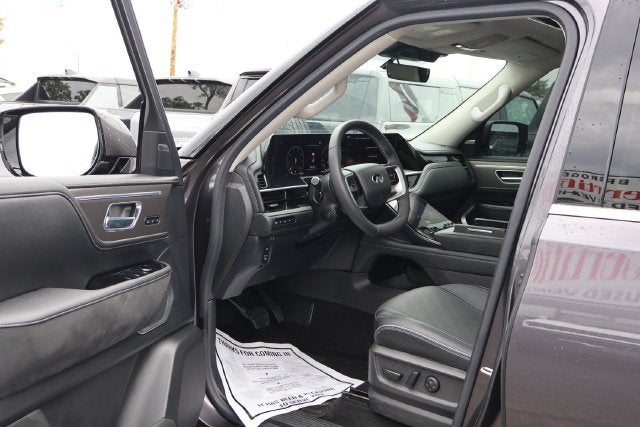 2025 INFINITI QX80 LUXE