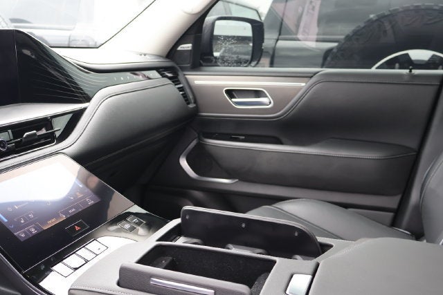 2025 INFINITI QX80 LUXE
