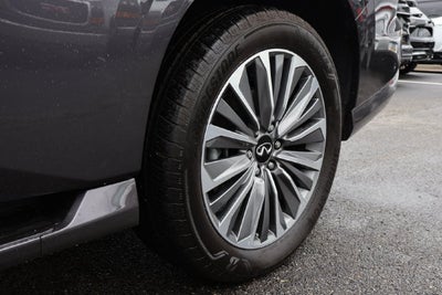 2025 INFINITI QX80 LUXE