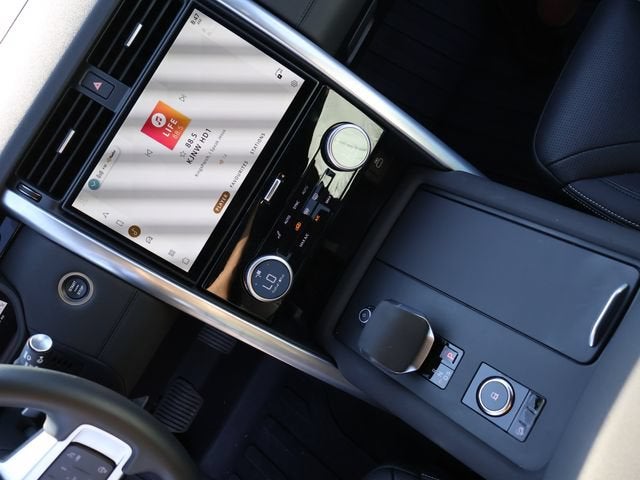 2025 Land Rover Discovery S