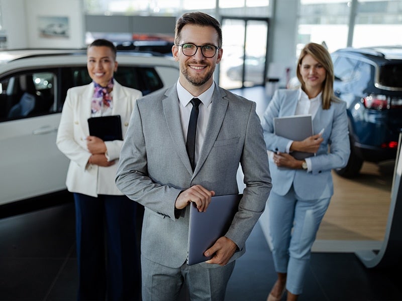 dealership sales people photo